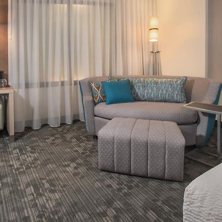 Courtyard By Marriott New York Queens, Jamaica Exterior foto