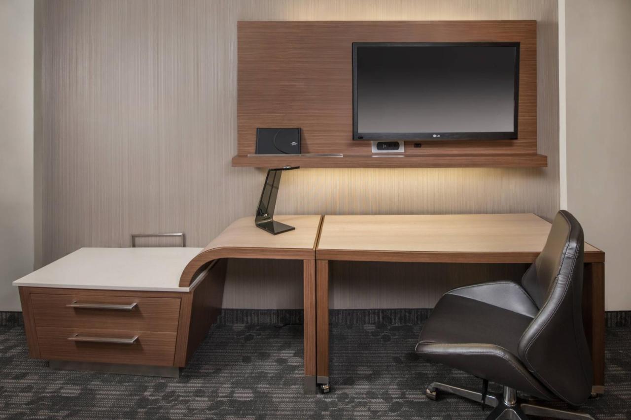 Courtyard By Marriott New York Queens, Jamaica Exterior foto