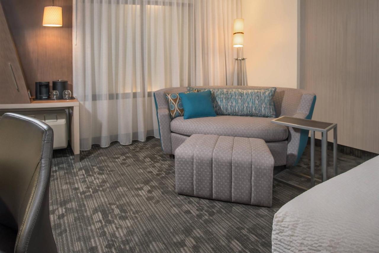 Courtyard By Marriott New York Queens, Jamaica Exterior foto